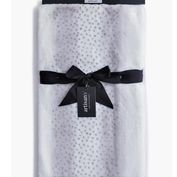 Artisan 34 Rabbit Print Faux Fur Throw Blanket - Picture 1 of 4